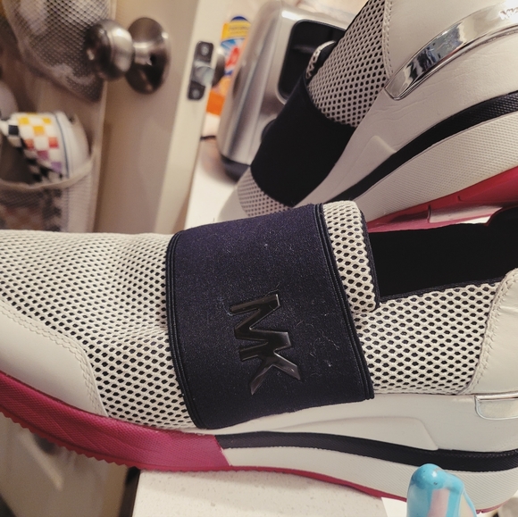 MK Michael Kors Sneakers slip on shoes white black & pink with heel - Picture 8 of 9
